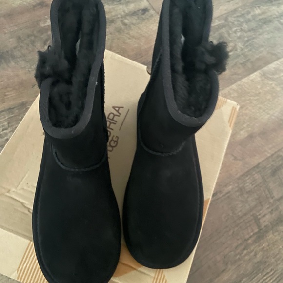 NWT kookaburra by Ugg black bow Victoria short boot girls size 2 - Picture 5 of 5